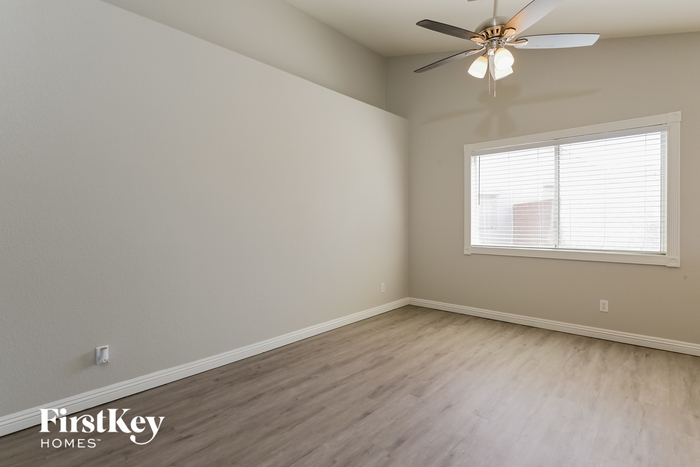 Building Photo - 528 Waterwheel Falls Dr