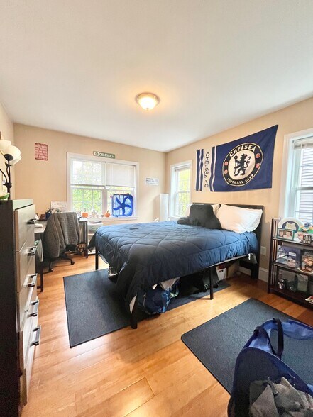 Building Photo - 190 Calumet St