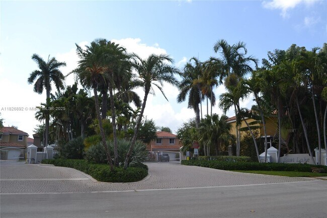 Building Photo - 1537 E Lake Ct