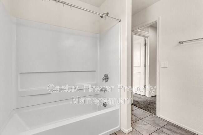 Building Photo - 1245 N Balboa