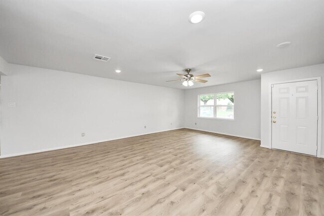 Building Photo - 9615 Meadowvale Dr
