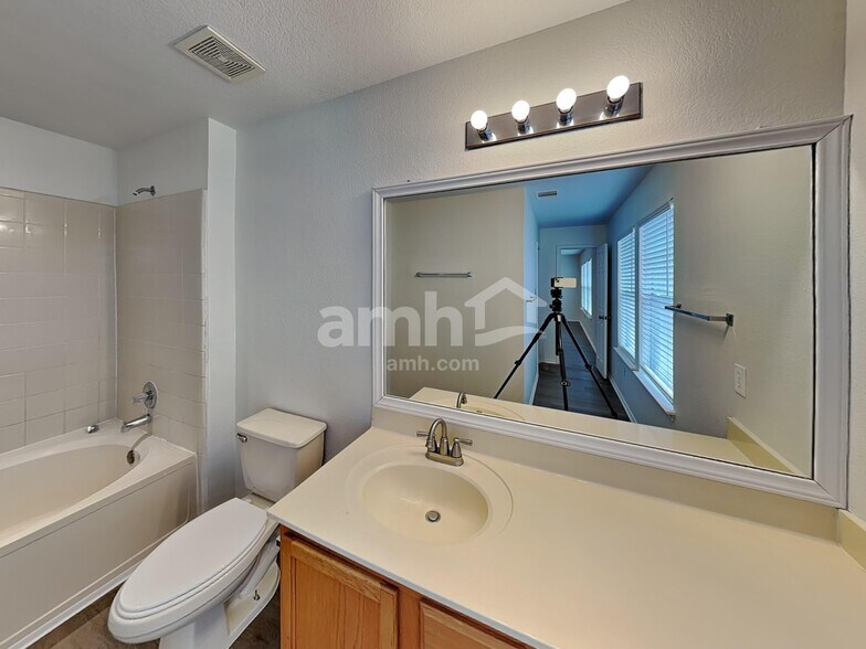 Building Photo - 7622 Bartell Point