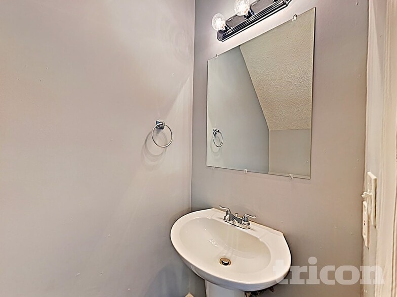 Building Photo - 313 Green Rose Rd