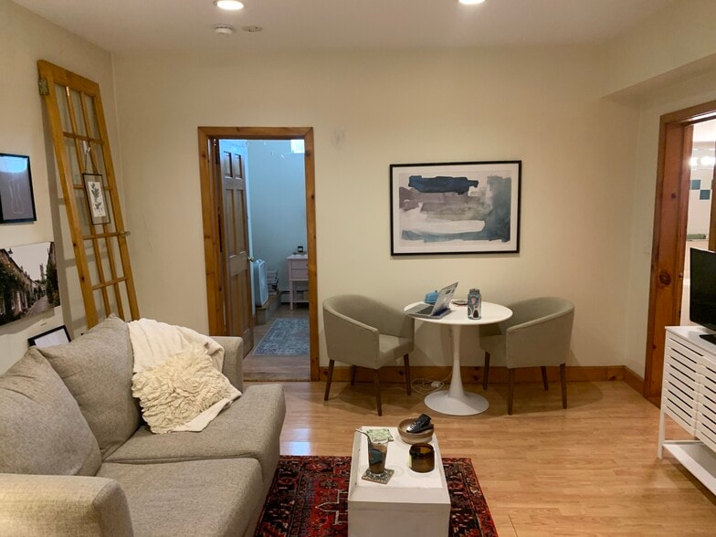 Building Photo - 23 Aberdeen St