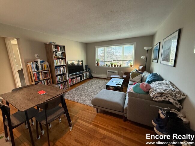 Primary Photo - 34 Evergreen St
