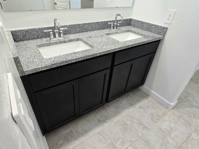 Building Photo - 3-bedroom home In Superstition Vistas, just 2 years new