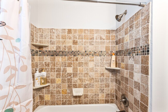 Building Photo - 919 Gilbert St SE