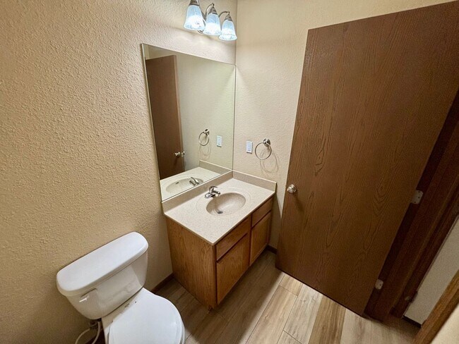 Building Photo - Live Comfortably on the East Side – Spacio...