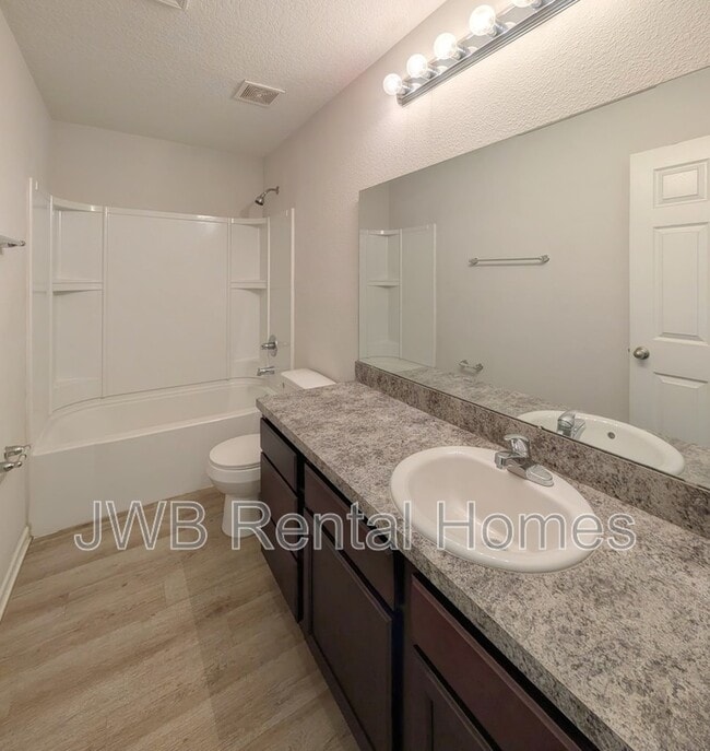 Building Photo - 9020 Eaton Ave