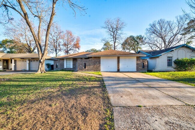 Building Photo - 6331 Oaknut Dr