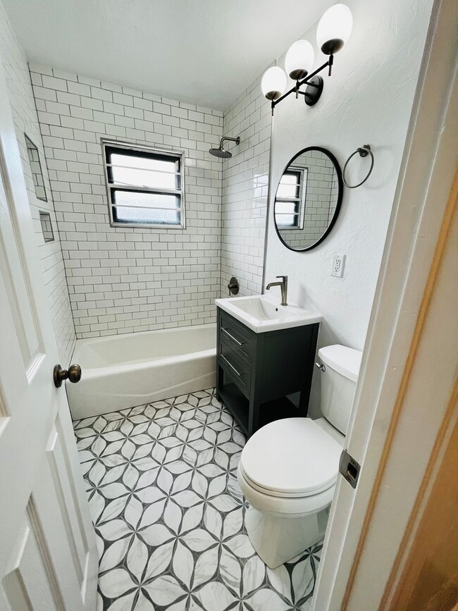 Building Photo - Beautiful 1BD 1BA Apartment in Historic Crown Heights!!!