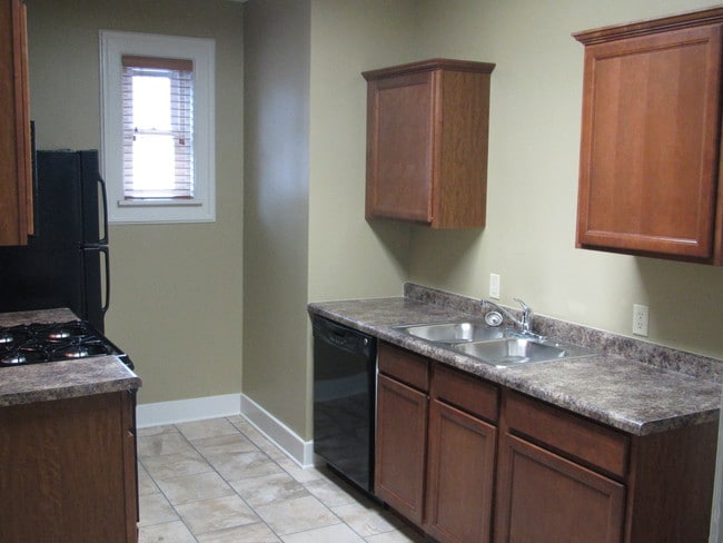 Building Photo - 556 S 26th Ave