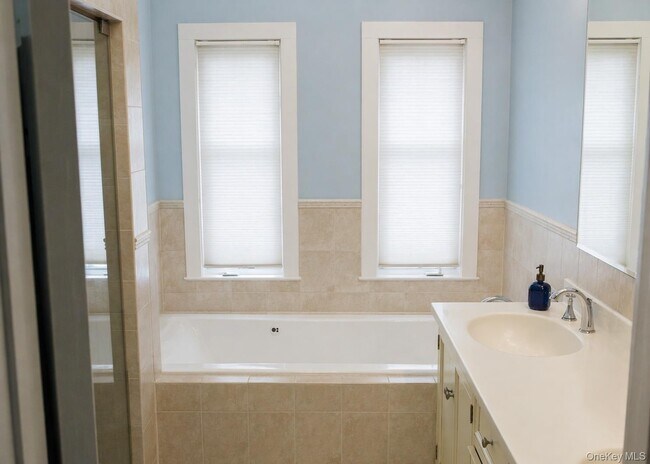 Building Photo - 658 Shore Acres Dr