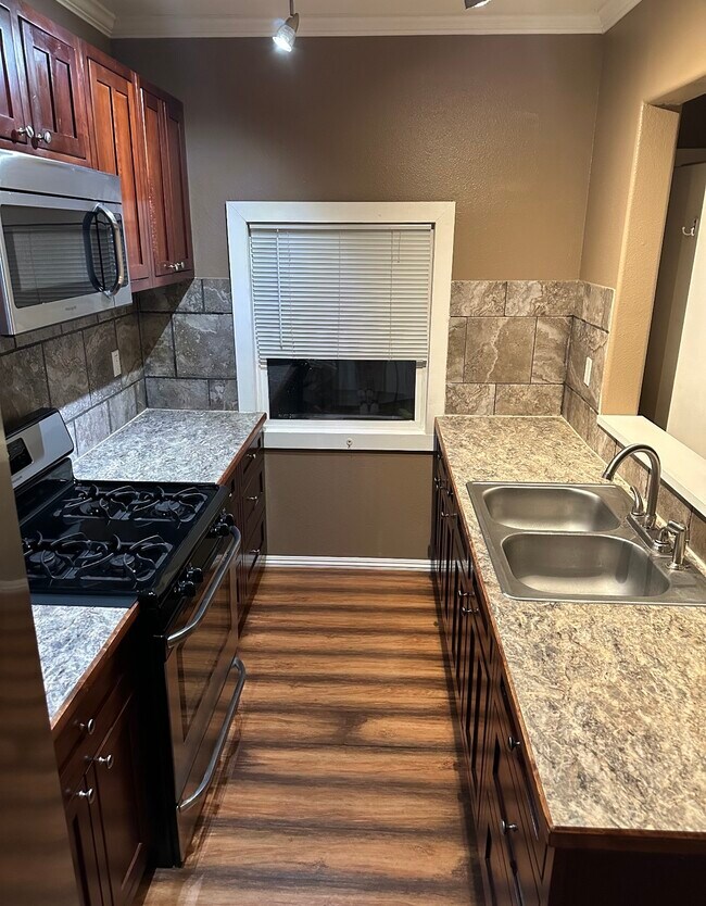 Building Photo - 1649 S State St