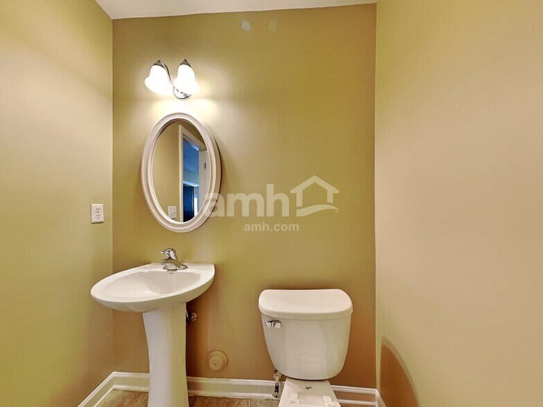 Building Photo - 1008 Golden Crest Dr