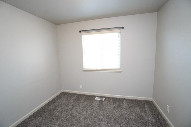 Building Photo - 1445 W Silver Salmon Dr