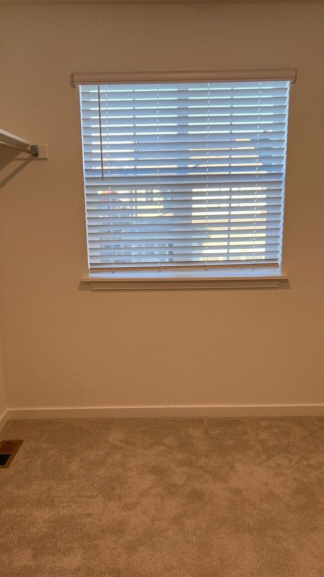 Building Photo - Charming 3 beds 2 baths in Commerce City!
