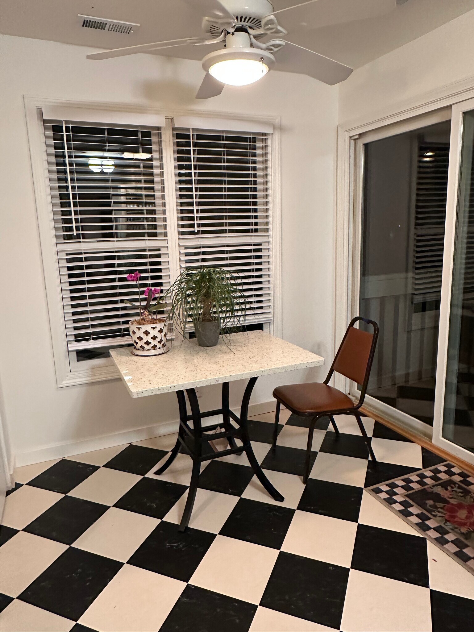 Quartz table. - 174 Hemingway Ct