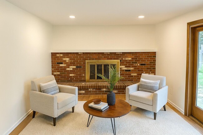 Building Photo - 5601 Sunset Dr