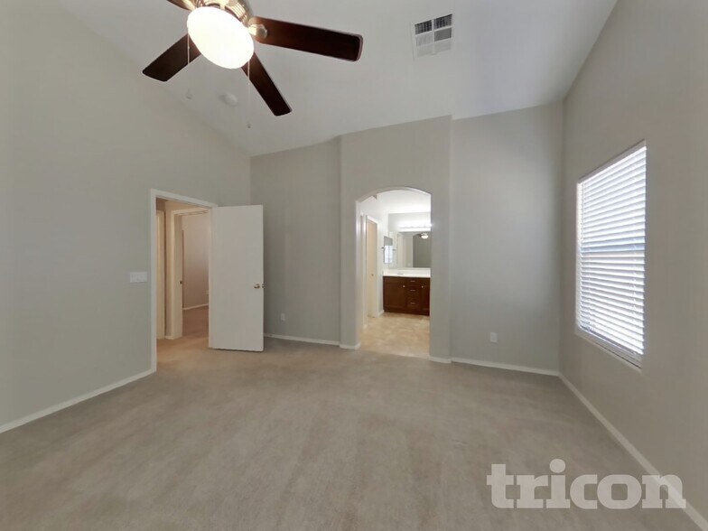 Building Photo - 1312 E Elm Rd
