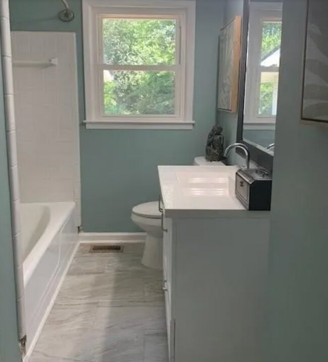 Building Photo - Cozy Ranch Home w/ Enclosed Sunroom, Fully...