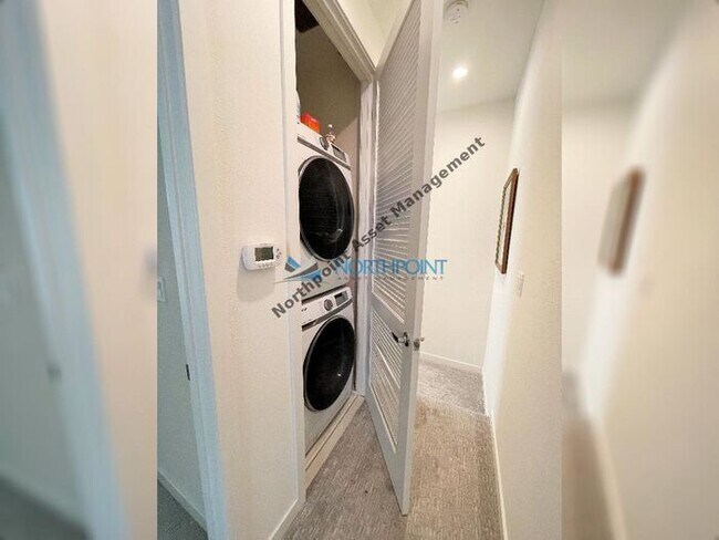 Building Photo - 2BR/2.5BA Condo w/ A/C + In-Unit W/D in The Mill at Broadway