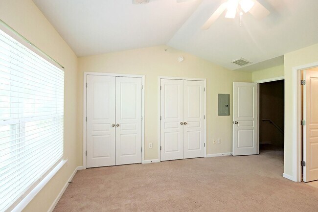Building Photo - Student + Pet-Friendly Woodlands Condo with Community Amenities
