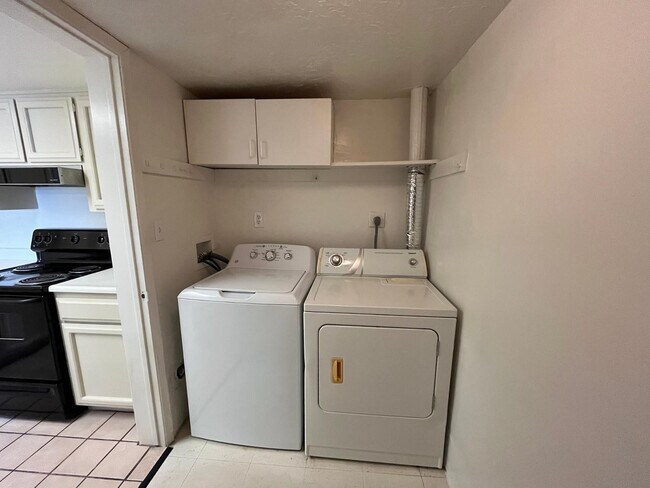 Building Photo - 11040 N 28th Dr