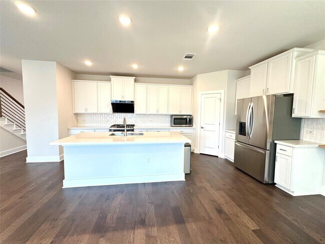 Building Photo - 15701 Ellinger Dr