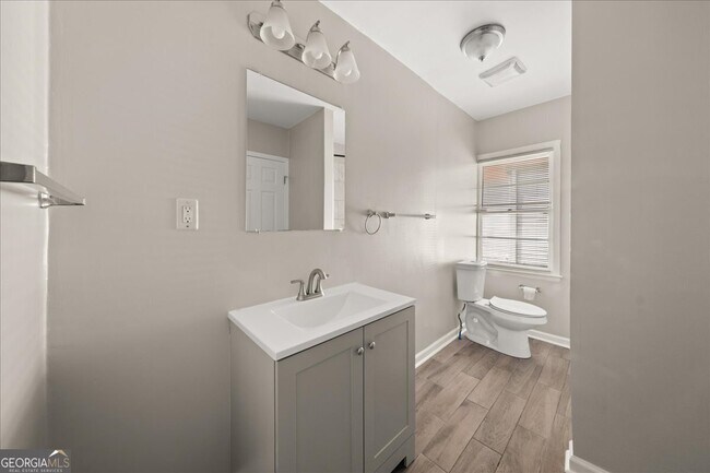 Building Photo - 1935 Handley Ave SW