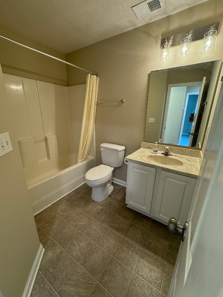 Building Photo - 4512 E Walkerton Rd