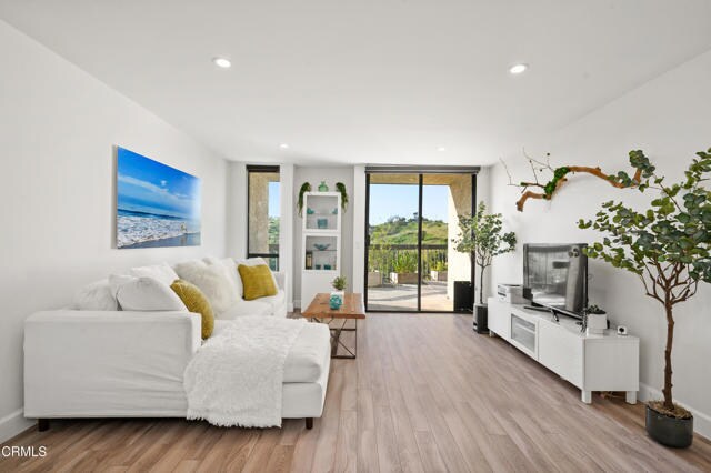 Building Photo - 4239 Vía Arbolada