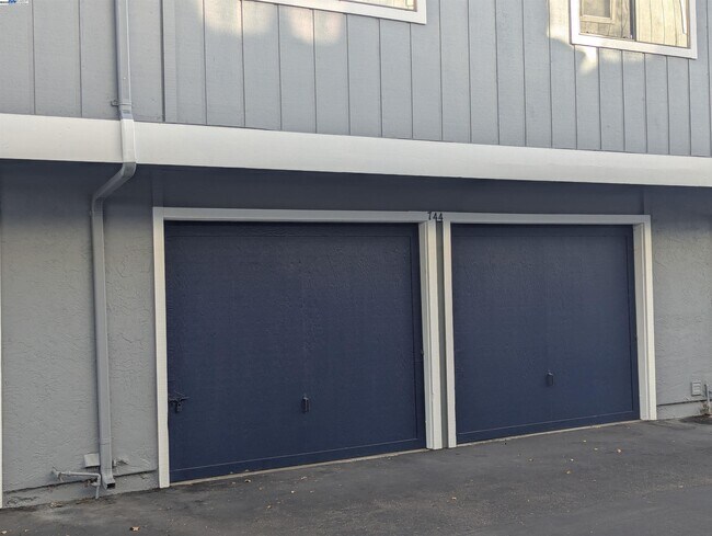 Building Photo - 744 Palomino Dr