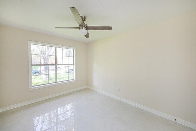 Building Photo - 209 Green Jay Ln