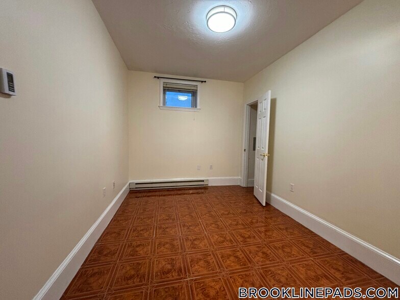 Building Photo - 69 Babcock St