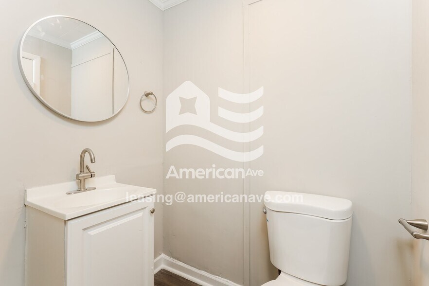 Building Photo - 3020 16th Ave SW