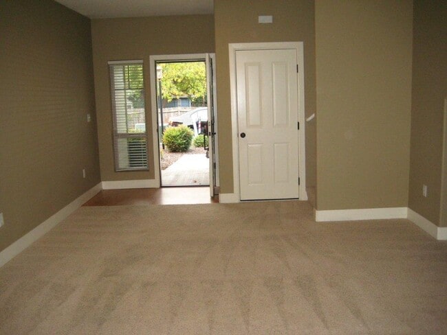 Building Photo - Townhome in Central Point