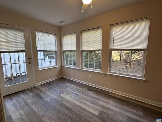 Building Photo - 1422 Lilac Ct