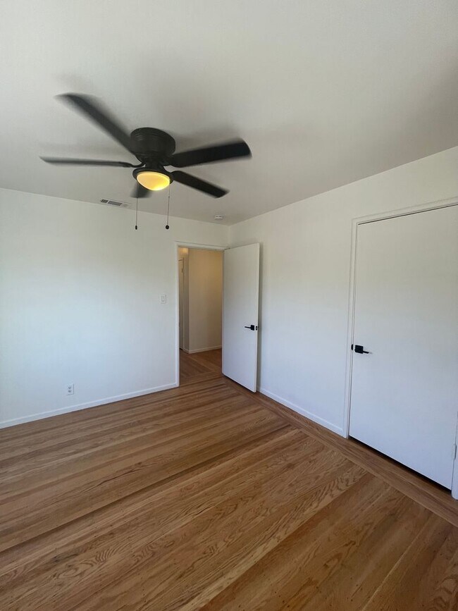 Building Photo - AVAILABLE NOW! 3 BEDROOM/2 BATH IN FAIRFIELD