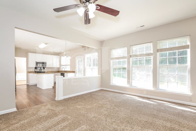 Building Photo - 1562 Pondhaven Dr