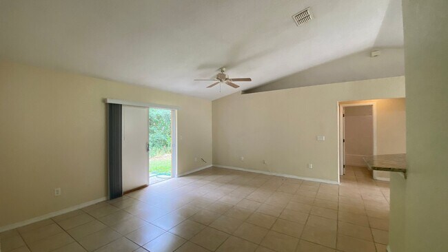 Building Photo - 523 Silver Way Dr