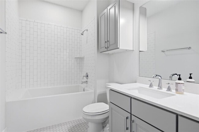 Building Photo - 4704 Sunset Trail