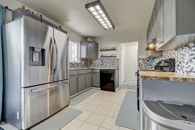 Building Photo - Charming 3-Bed Home with Bonus Room, Firep...