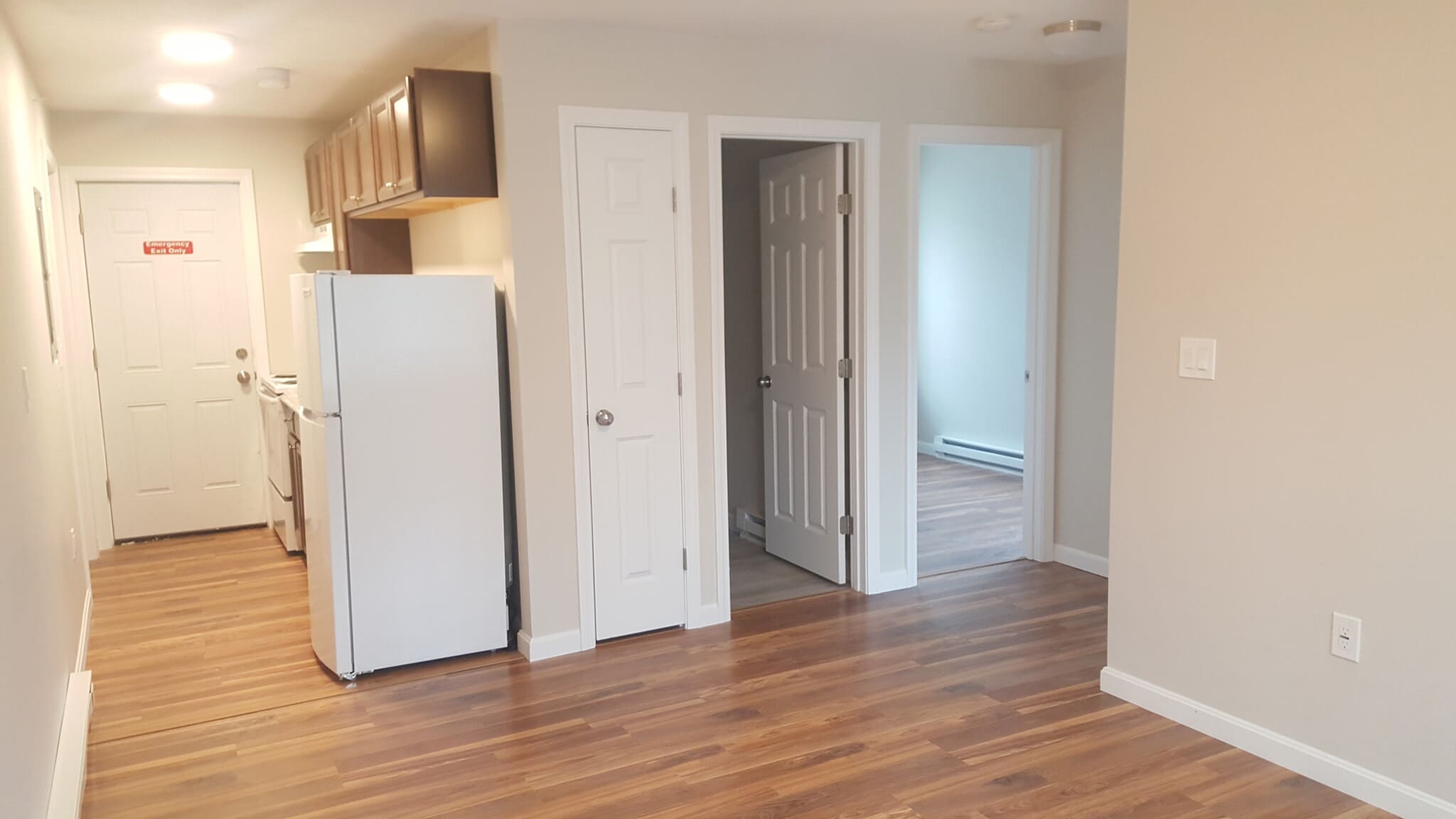 Building Photo - 10 E Main St