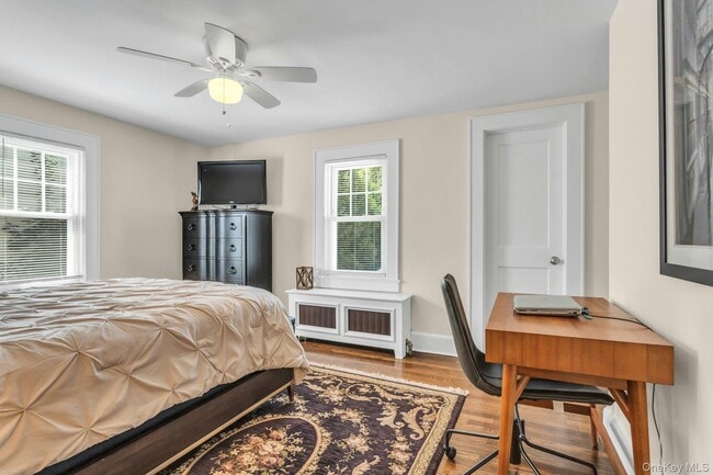 Building Photo - 23 W 7th St