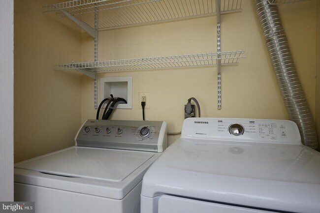 Building Photo - 124 Barnsfield Ct