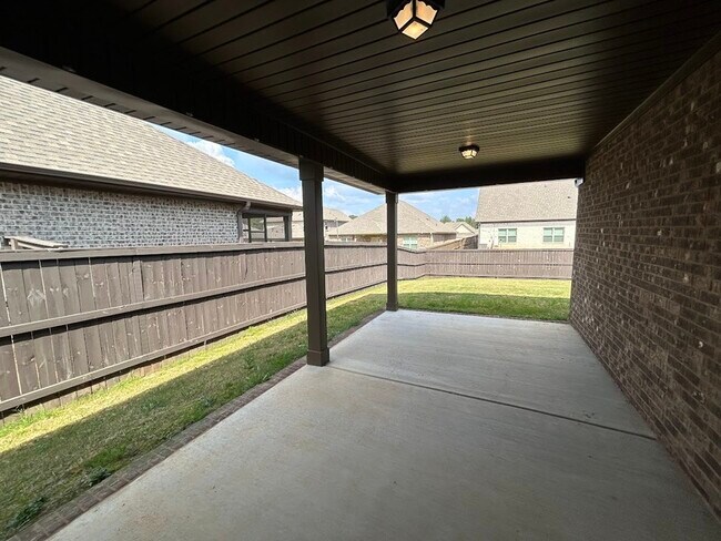 Building Photo - 115 Pomelo St