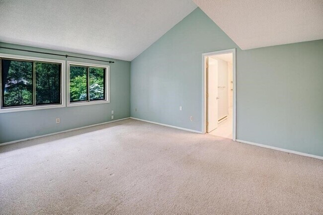 Building Photo - 559 Great Elm Way