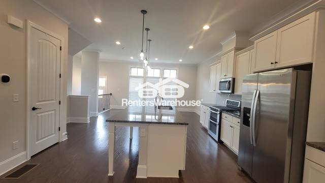 Building Photo - 601 Alexander Hills