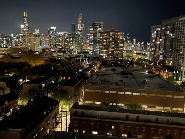 Building Photo - 320 E 21st St